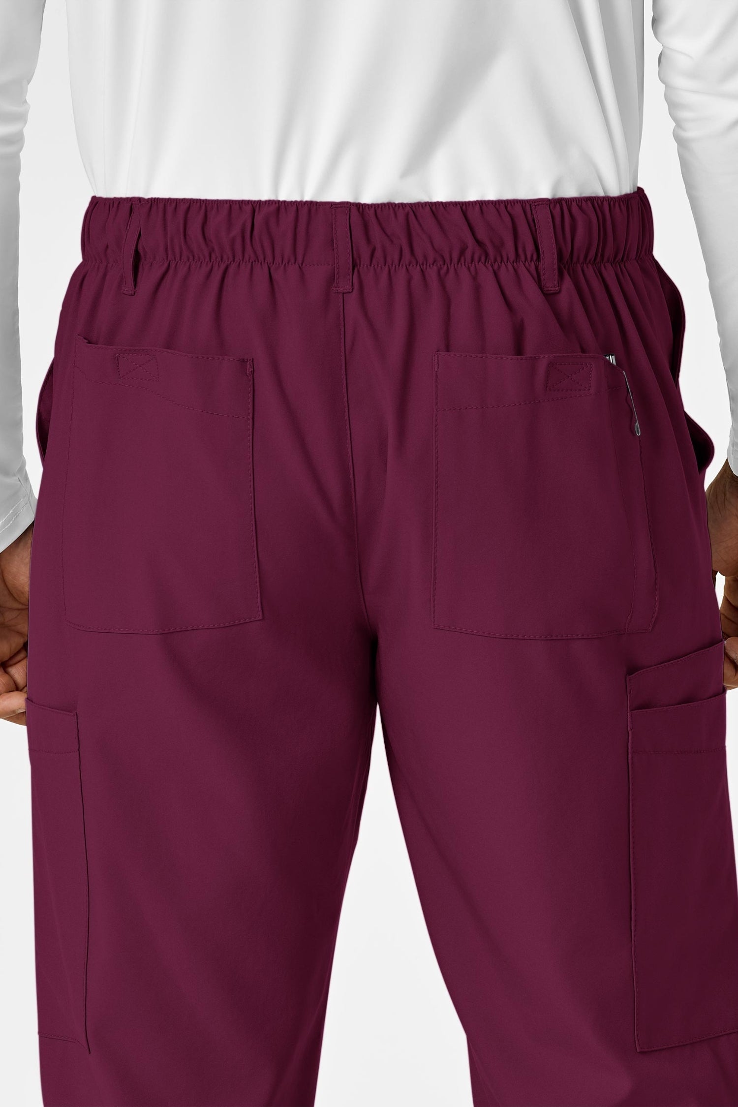 Pantalon médical bordeaux avec taille élastique et poches cargo pour tenue médicale complète